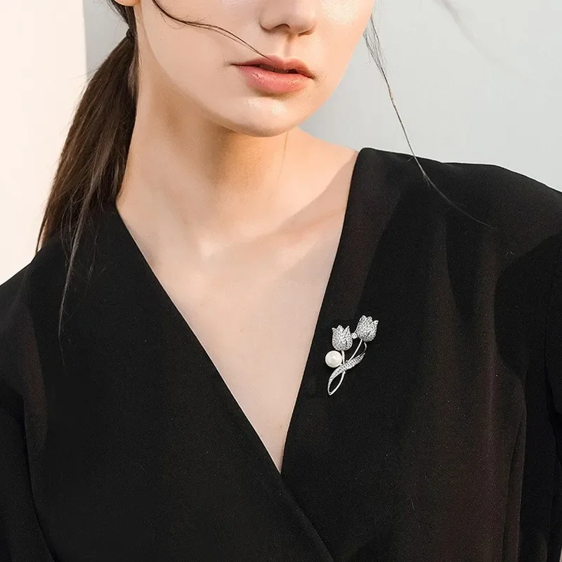 Корейский новый двойной цветок тюльпана с блестящей брошью из кубического