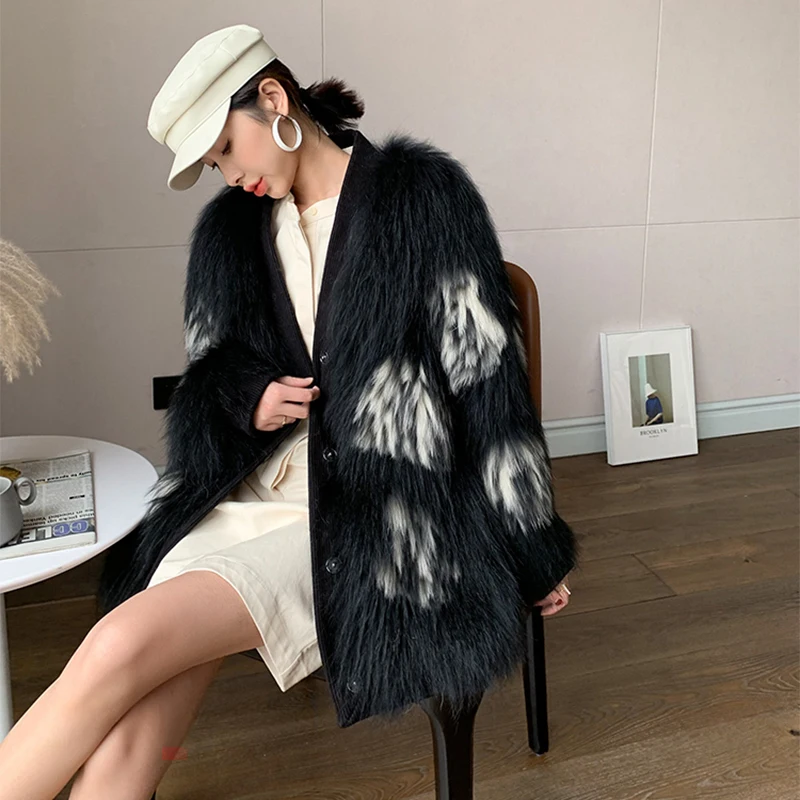 Зимние женские куртки с мехом енота повседневные однобортные черно-белые