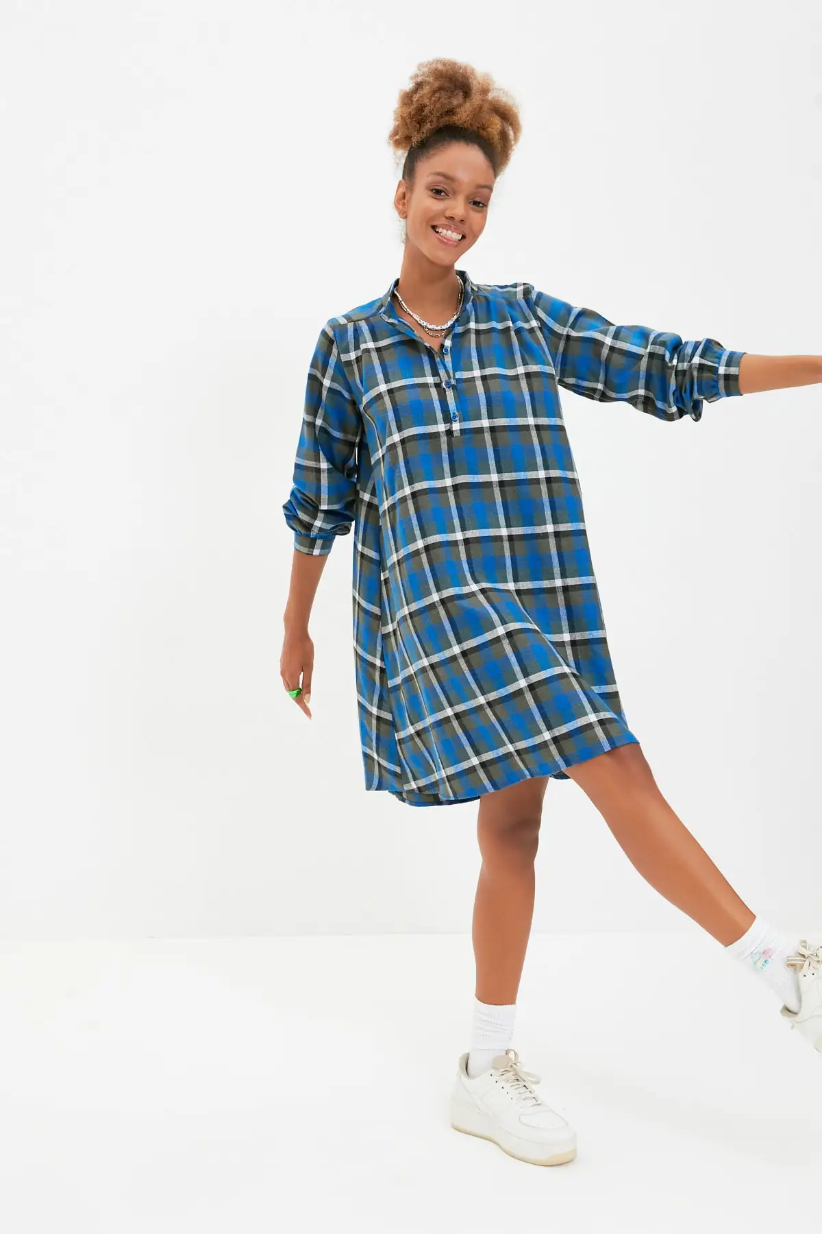 

Trendyol Plaid Wide Cut Dress TWOAW22EL1685