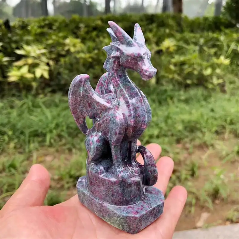 

Фигурка сапфира с драконом