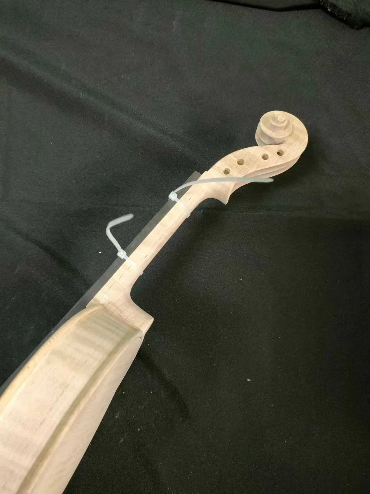 1 шт. белая скрипка ненагреваемая огненный клен задняя часть из ели верхняя 4/4