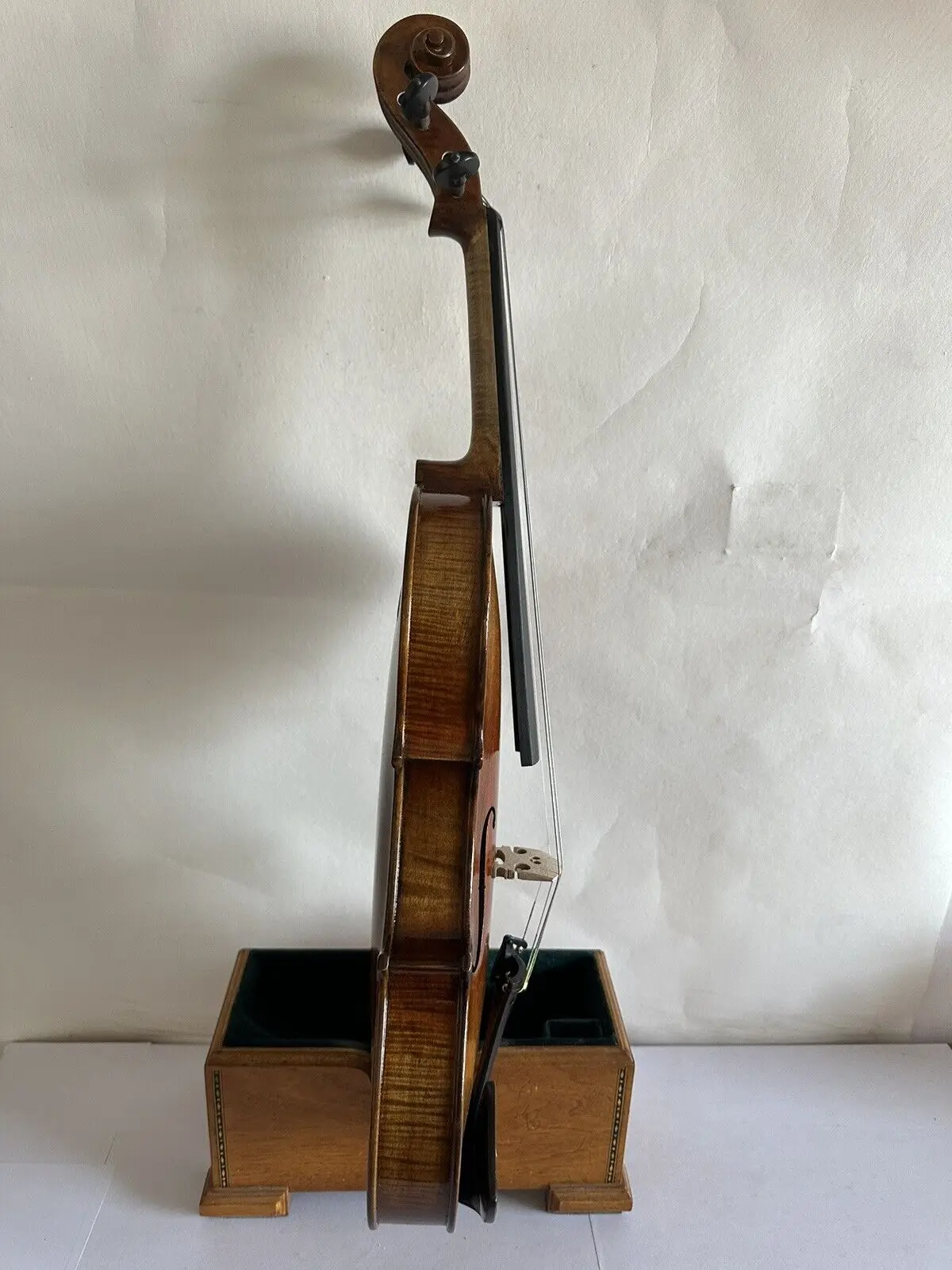 Фото Скрипка 4/4 Stradi Model 1716, задняя панель из волнистого клёна, верхняя панель из ели, ручная резьба K3200 №4