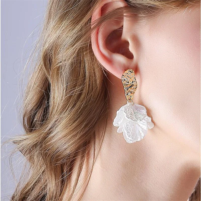 

Korean White acrylic Flower Petal clip on Earrings For Women 2019 New Statement pendientes Trendy no pierced earring Jewelry