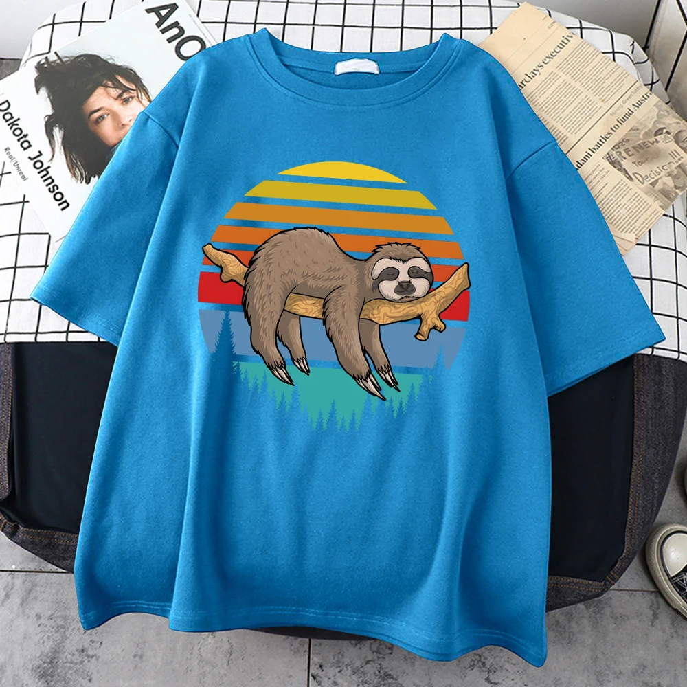 

Sloth Sleeps Hanging From Branches Printed T-Shirt Men Summer Fashion T Shirts Kawaii Harajuku Clothes Quality Casual Tshirt