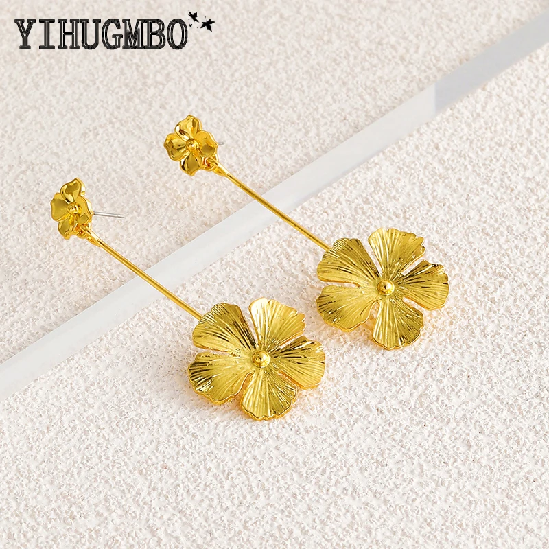 

YIHUGMBO Minimalist Flower Petal Earrings Electroplated 18K Gold Feminine Style Earrings Party Outdoor Ornaments Jewelry