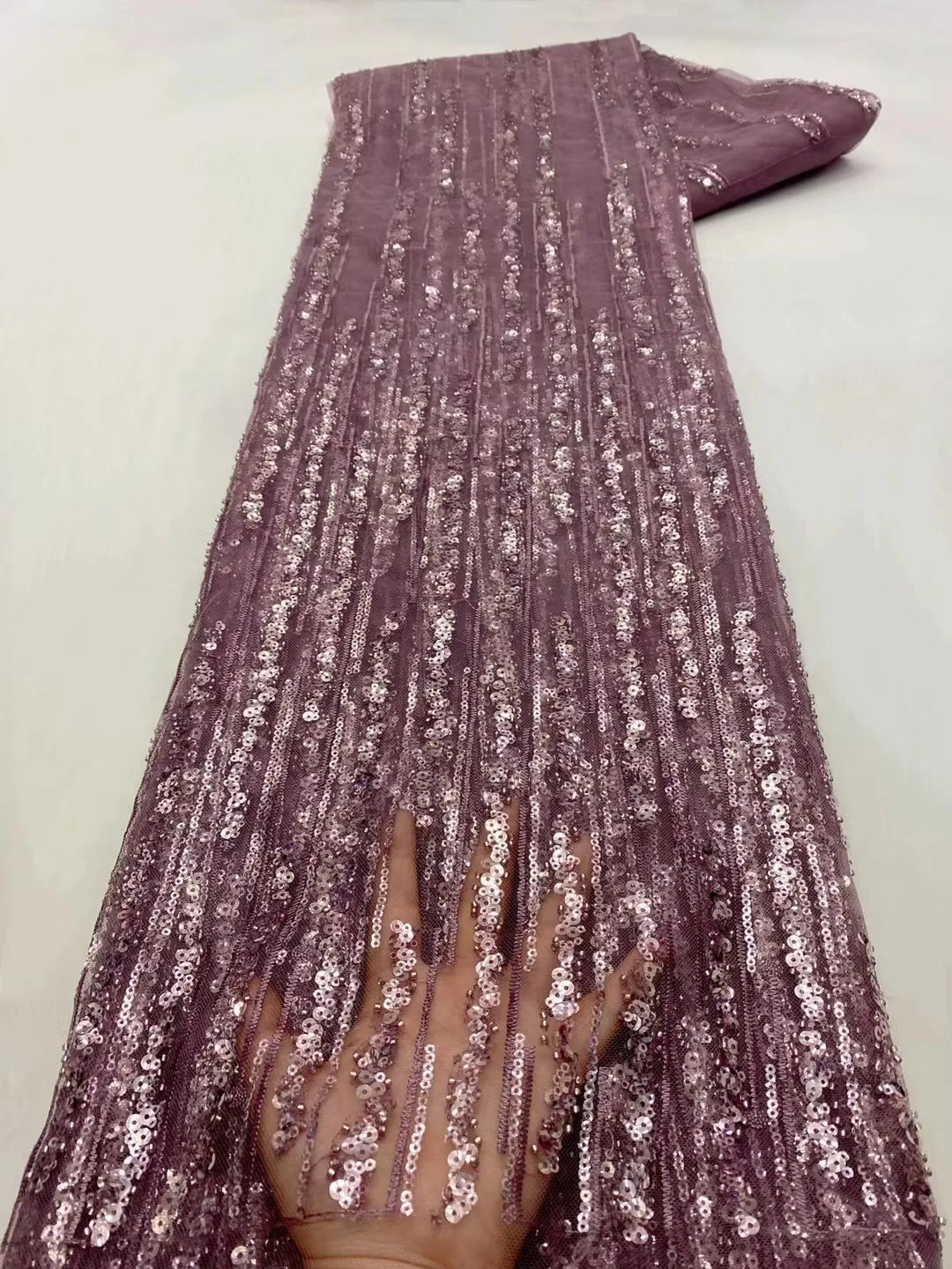 

Новинка 2022, африканская фиолетовая Роскошная фотография, швейцарская высококачественная ткань ручной работы с бусинами, 5 ярдов, нигерийская ткань для выпускного платья