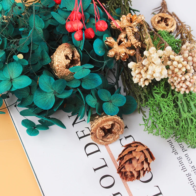 

A Box of Natural Dried Flowers Green Fresh Dried Flower Set Home Decoration Handmade DIY Fan-shaped Greeting Card Decoration