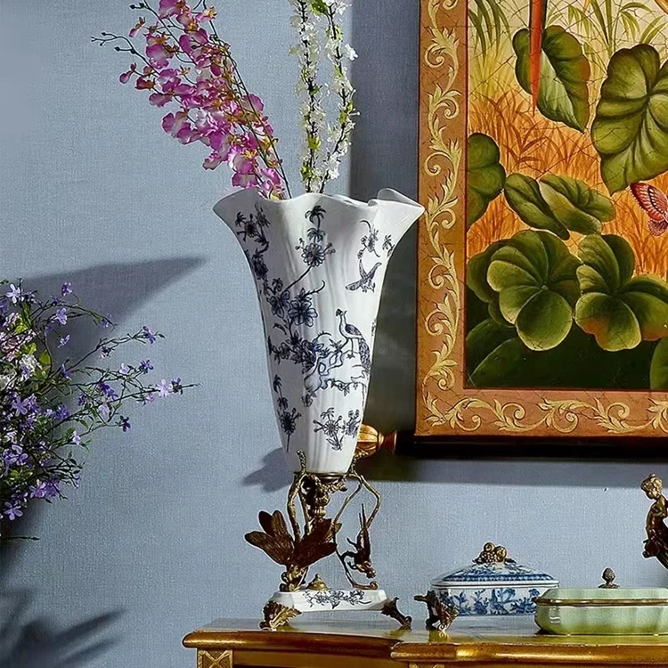 Европейская антикварная роскошная керамика с большой латунной вазой красивое