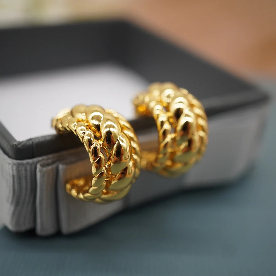 

European and American temperament niche twist half hoop earrings