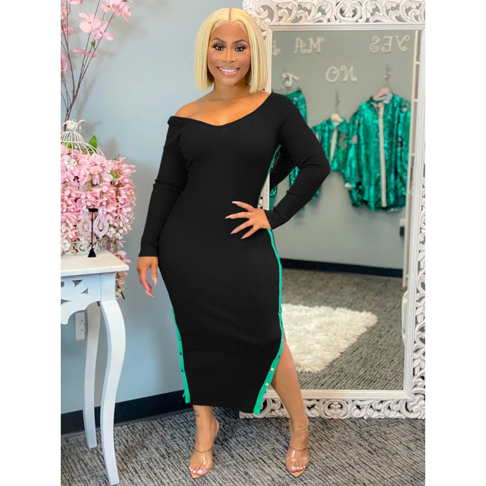 

Женское трикотажное платье с разрезом сбоку, V-образным вырезом и пуговицами