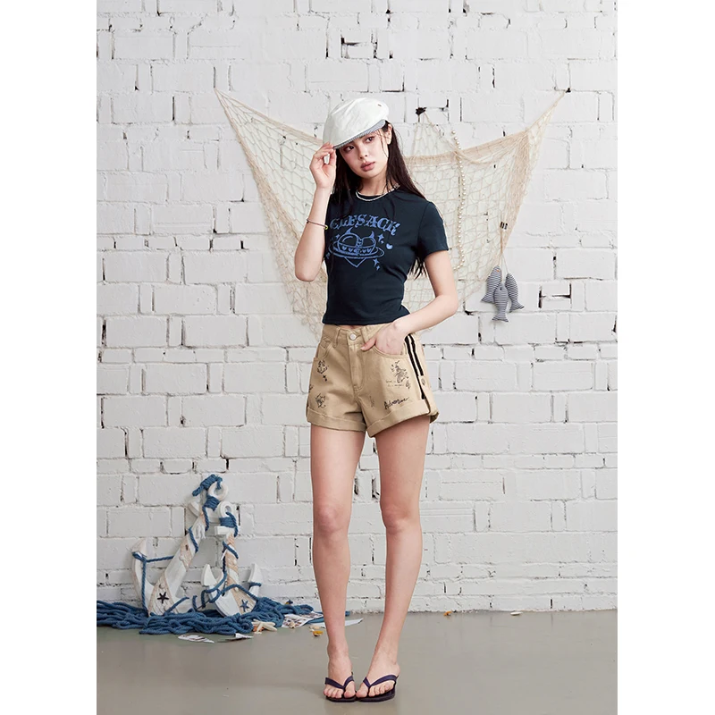 Фото Укороченная футболка ELFSACK Devil Heart Print Fitted Baby Tee с круглым вырезом, 2 цвета №3