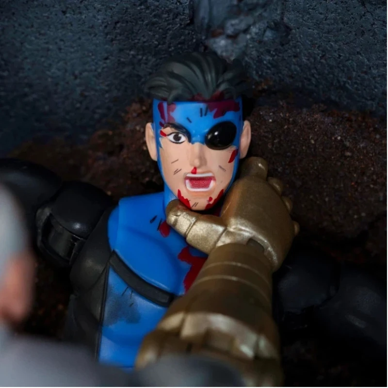 Фото В наличии: Оригинальная фигурка Марка-Непобедимого от Jada Toys, масштаб 1/12, с боевыми повреждениями, лимитированная серия SDCC, для взрослых коллекционеров. №3