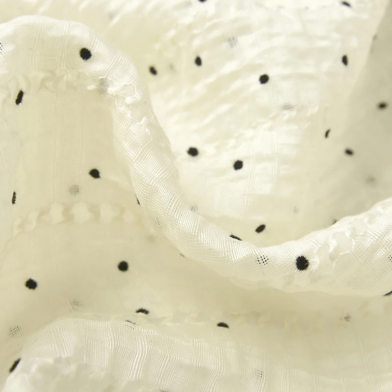 Топ с кружевным воротником и юбка на бретелях V-образным вырезом