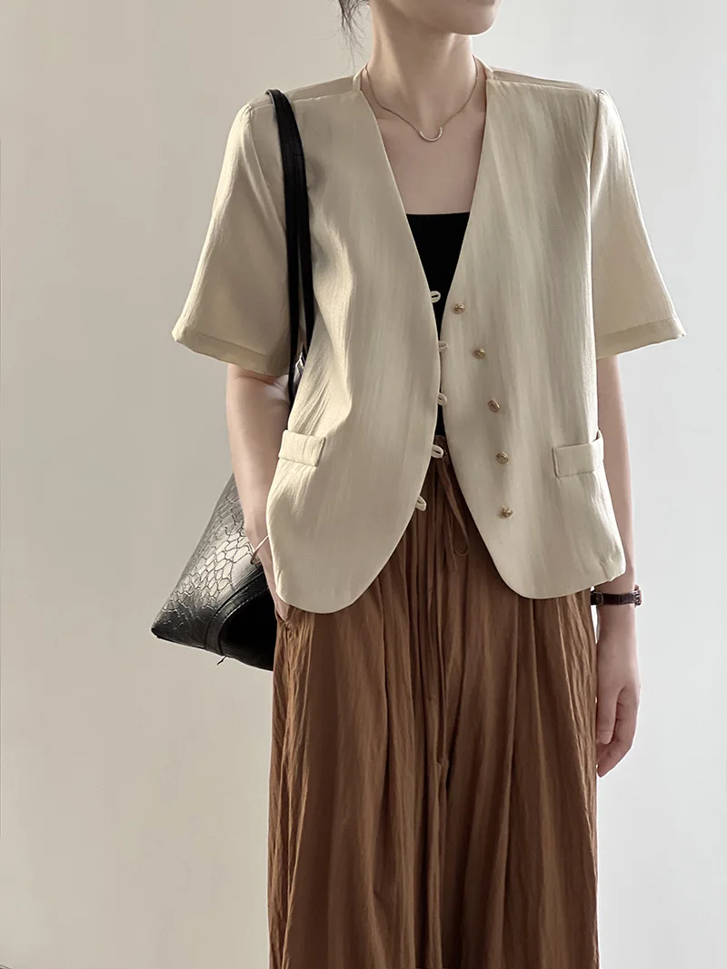 

Summer Women’s Short Sleeve Suit Jacket, V-neck, Single-Breasted , Versatile Style Adding Sophistication To Your Outfit.