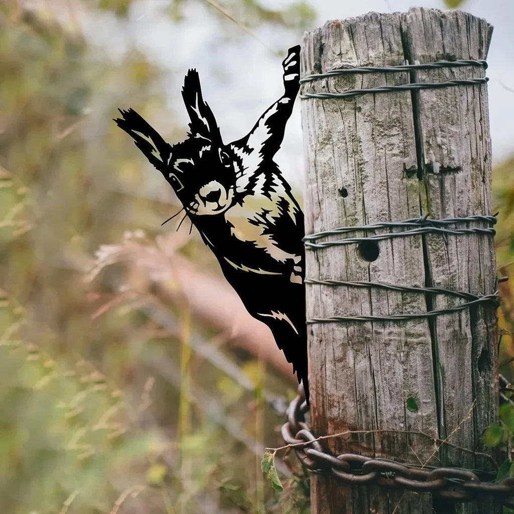 Добавьте прикосновение к вашему саду с этой очаровательной белкой в форме