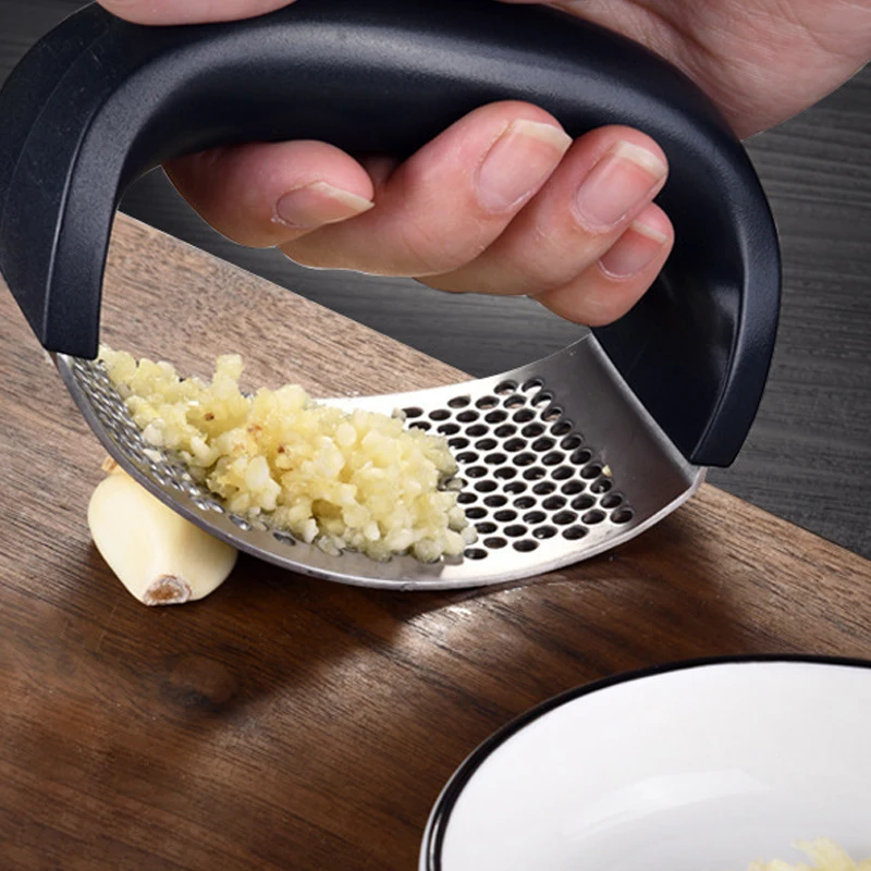 

1pcs Kitchen Gadgets Stainless Steel Garlic Press Manual Garlic Mincer Chopping Garlic Tools Curve Fruit Vegetable Tools