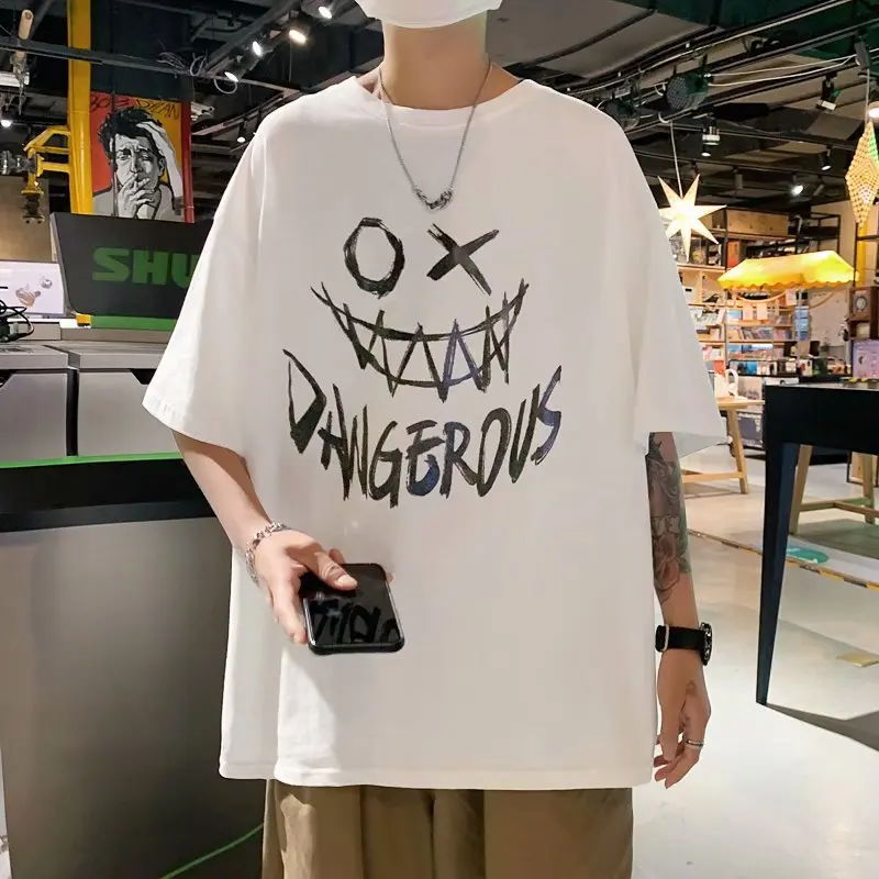 

Graffiti smiley face short sleeve t-shirt men's summer new large fat fashion fashion brand ins 5 / 2 sleeve upper garment