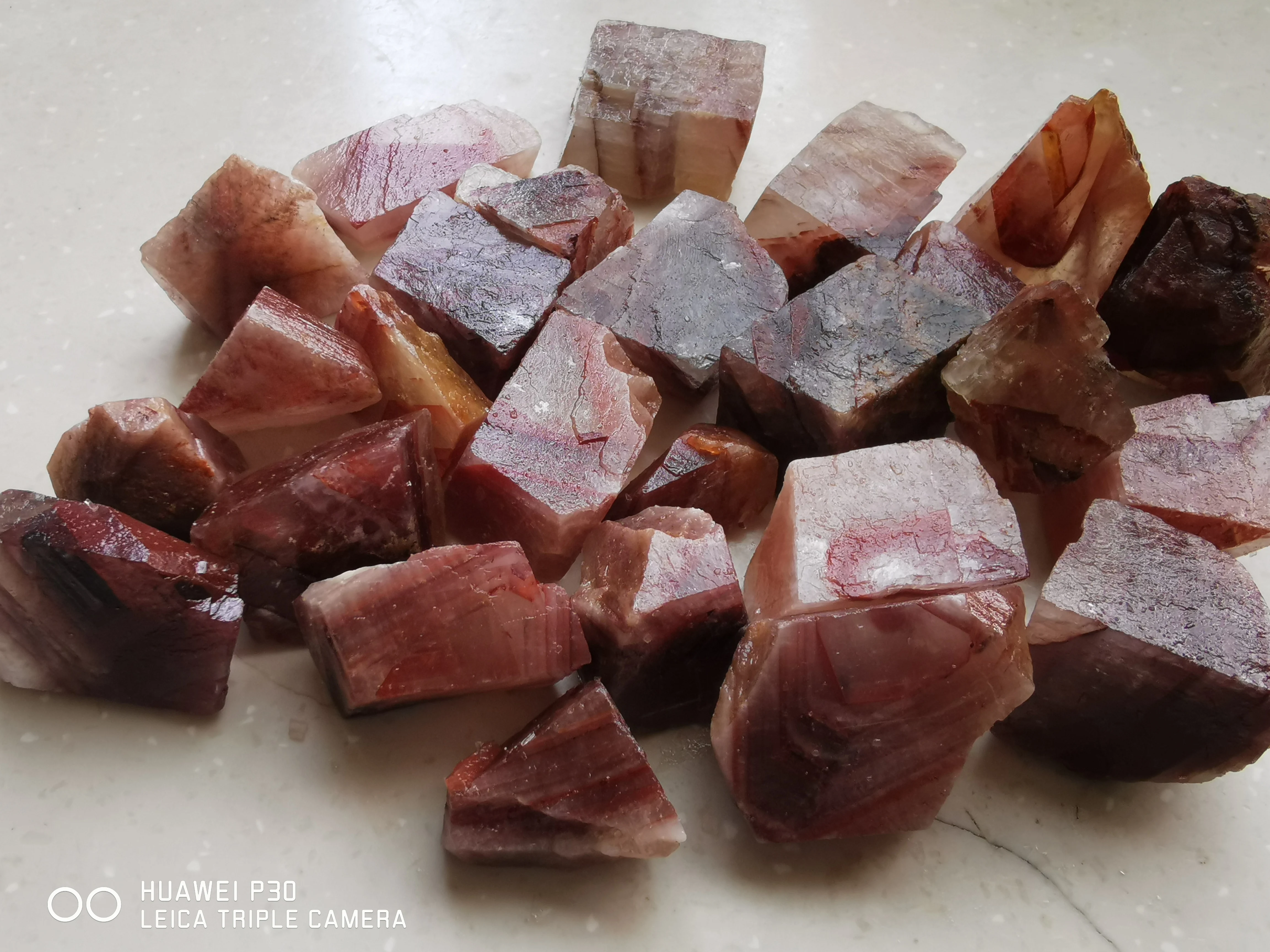 

Красный огонь гематоидный кальцит 1000 г BASILOSAURUS