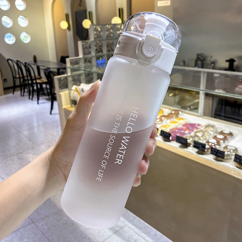 

780ml Water Bottle Sport for Adults and Children 4 Colors Kettle Made of Edible-grade Plastic Student Outdoor Frosted Water Cup