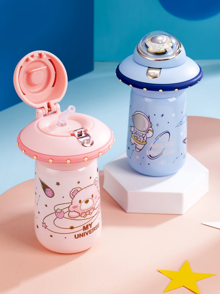 Детские бутылки для воды из нержавеющей стали изолированные милые открытые