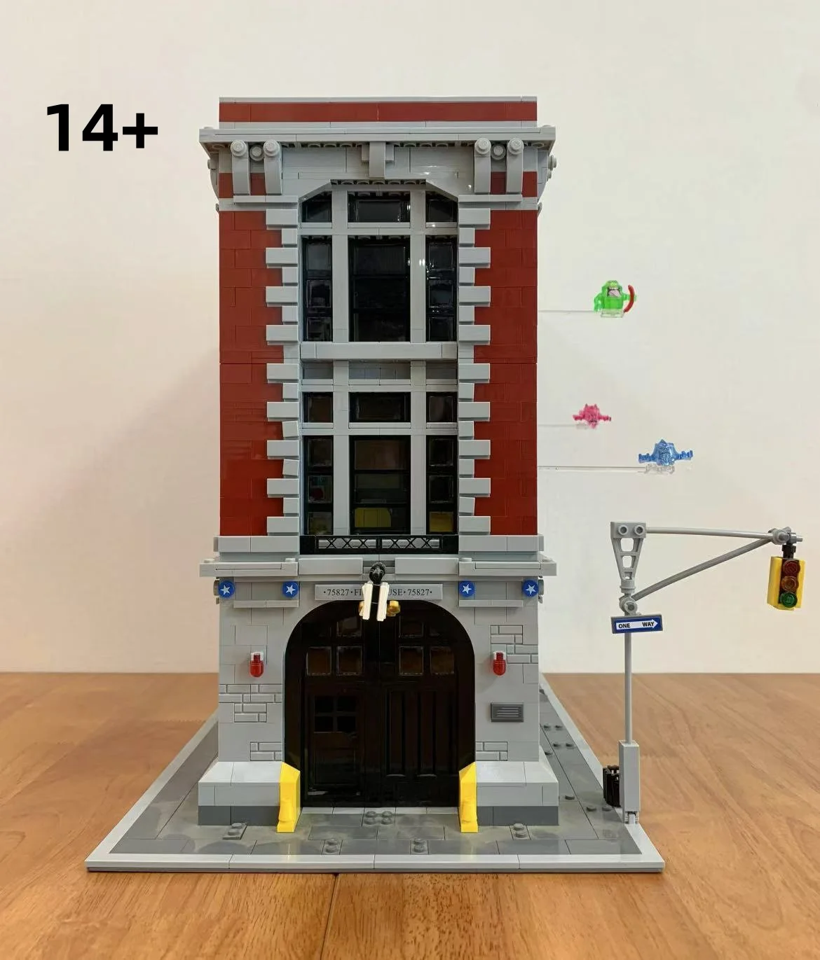 Фото MOC City Street View Firehouse Headquarters 16001, строительные блоки, набор кирпичей, совместимый 75827, детские подарки на день рождения, Рождество, 4634 №1