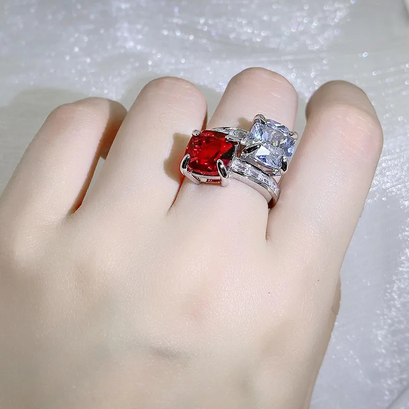 Женское кольцо с искусственным муассанитом серебро 925 пробы