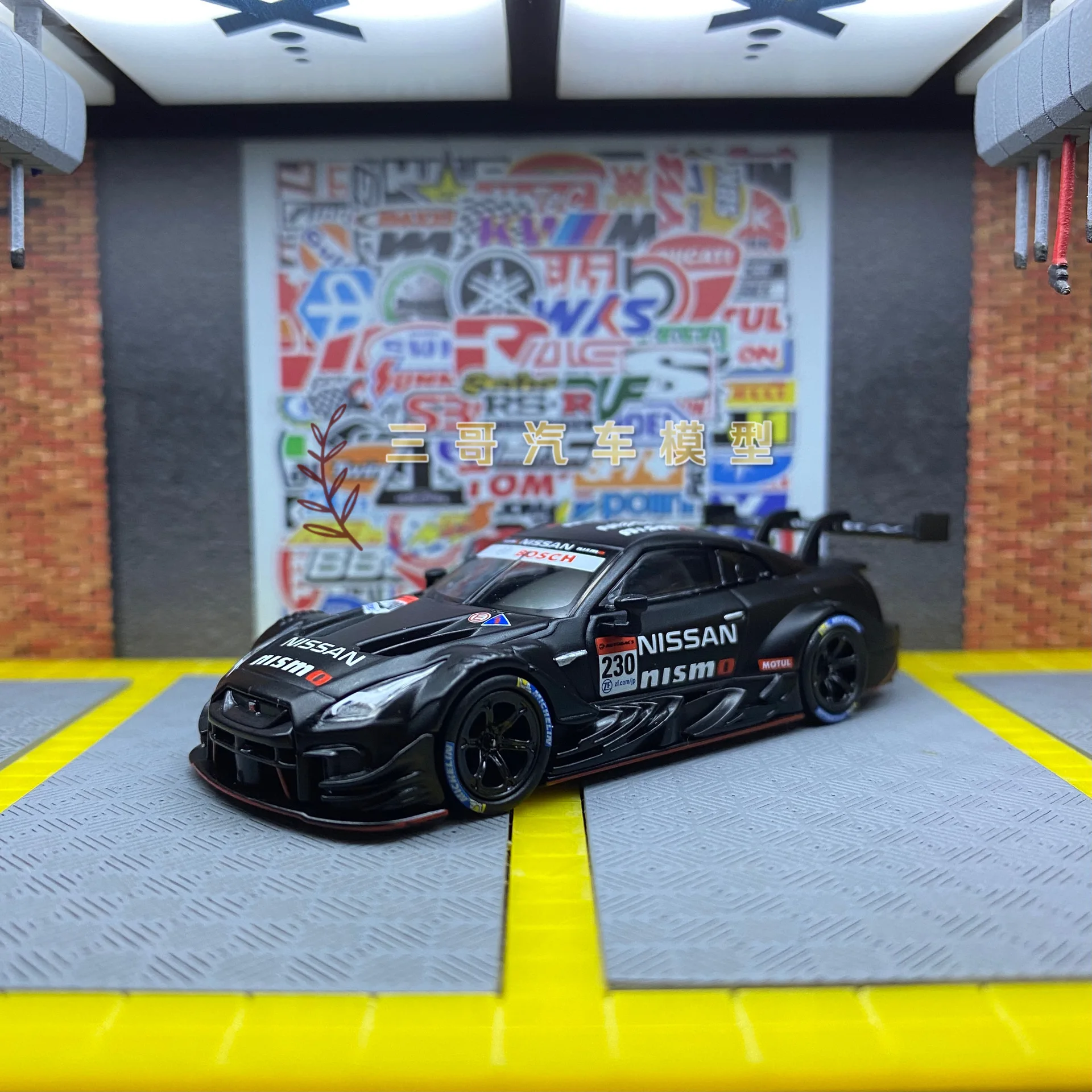 

MINI GT 1:64 594 GTR Nismo GT500 Car Model