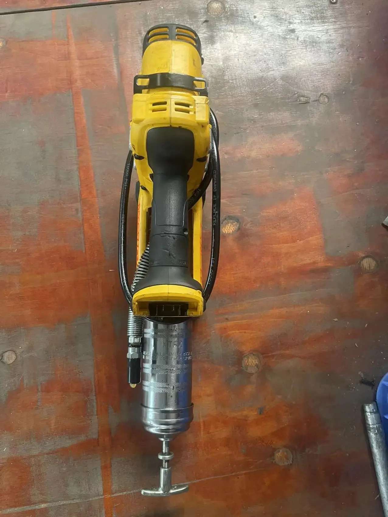 Подержанный пистолет DEWALT DCGG571 20 в литий-ионный смазочный (только для инструмента)