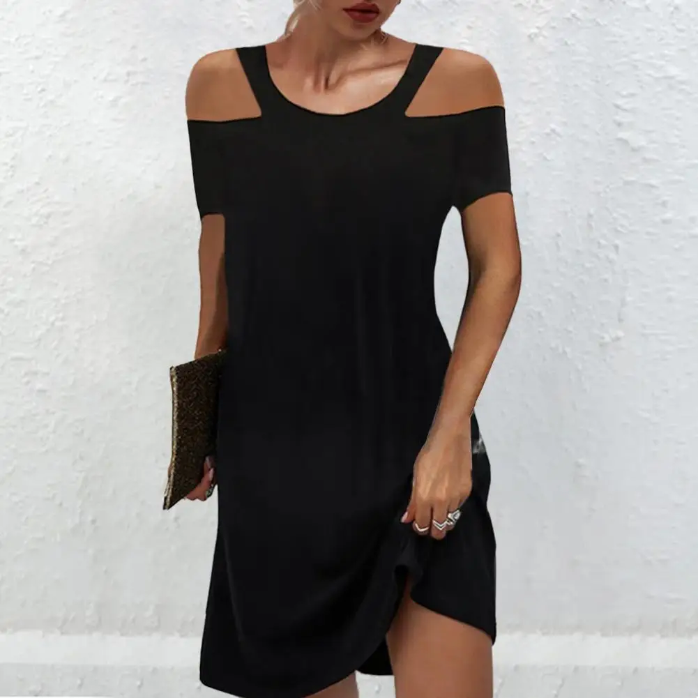 

Женское свободное мини-платье с круглым вырезом и коротким рукавом