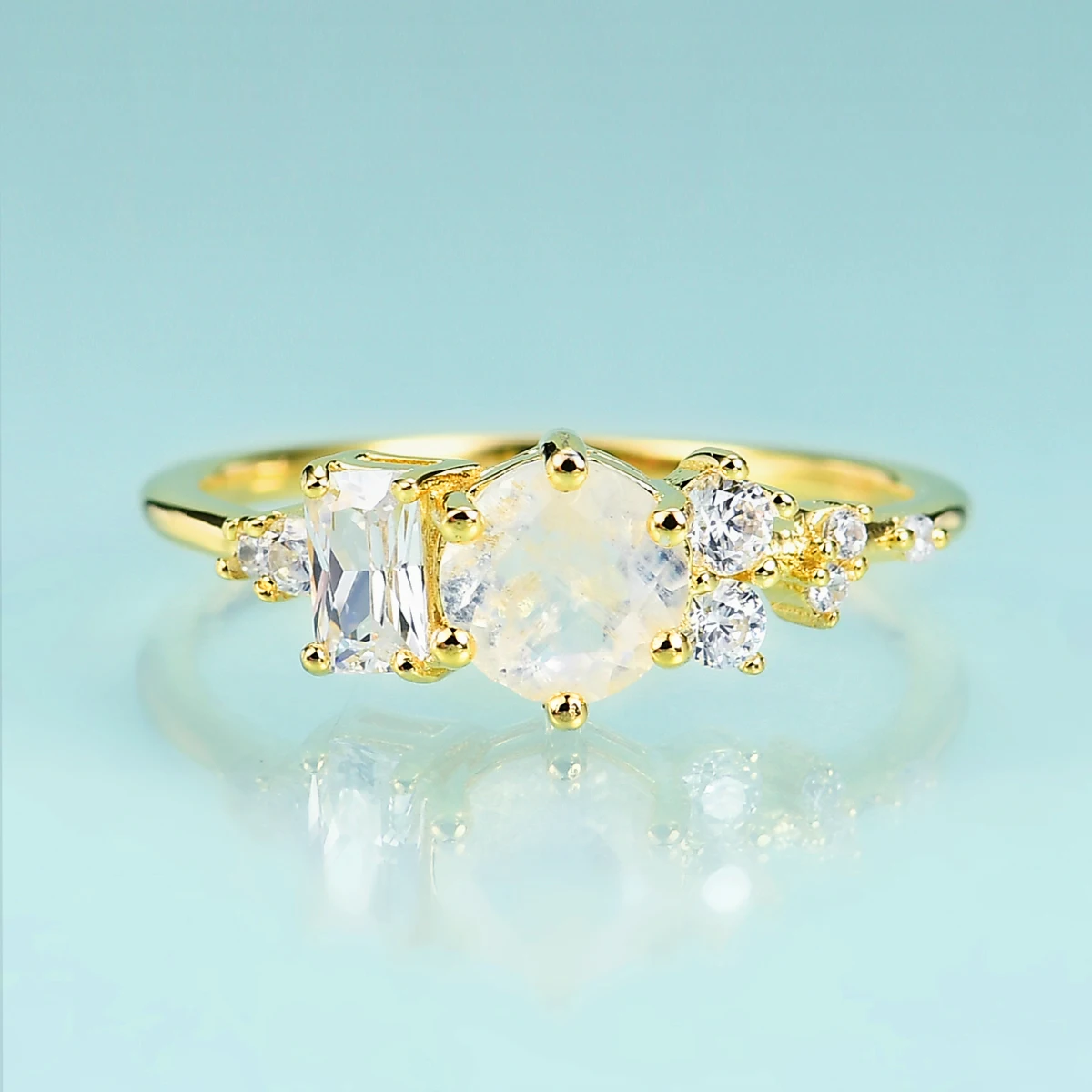 

Золотое кольцо GOLUCA с натуральным молочным голубым лунным камнем, 14 к