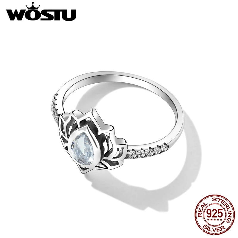 Женское кольцо из серебра 925 пробы с фианитом |