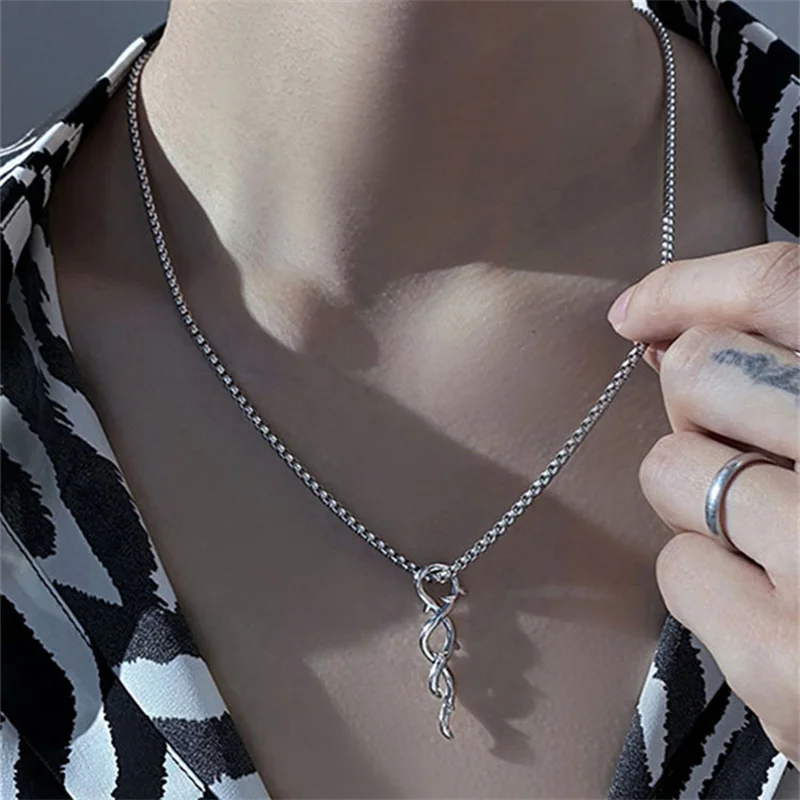 

Женское колье из серебра 925 пробы, с подвеской в виде танцовщицы