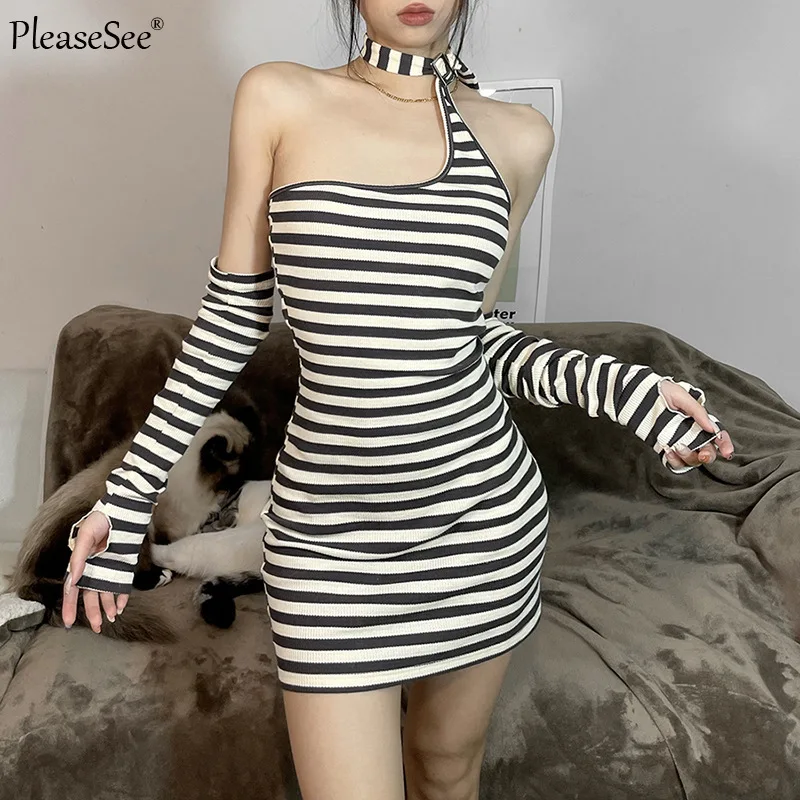 Женское летнее платье-мини в полоску с открытой спиной |