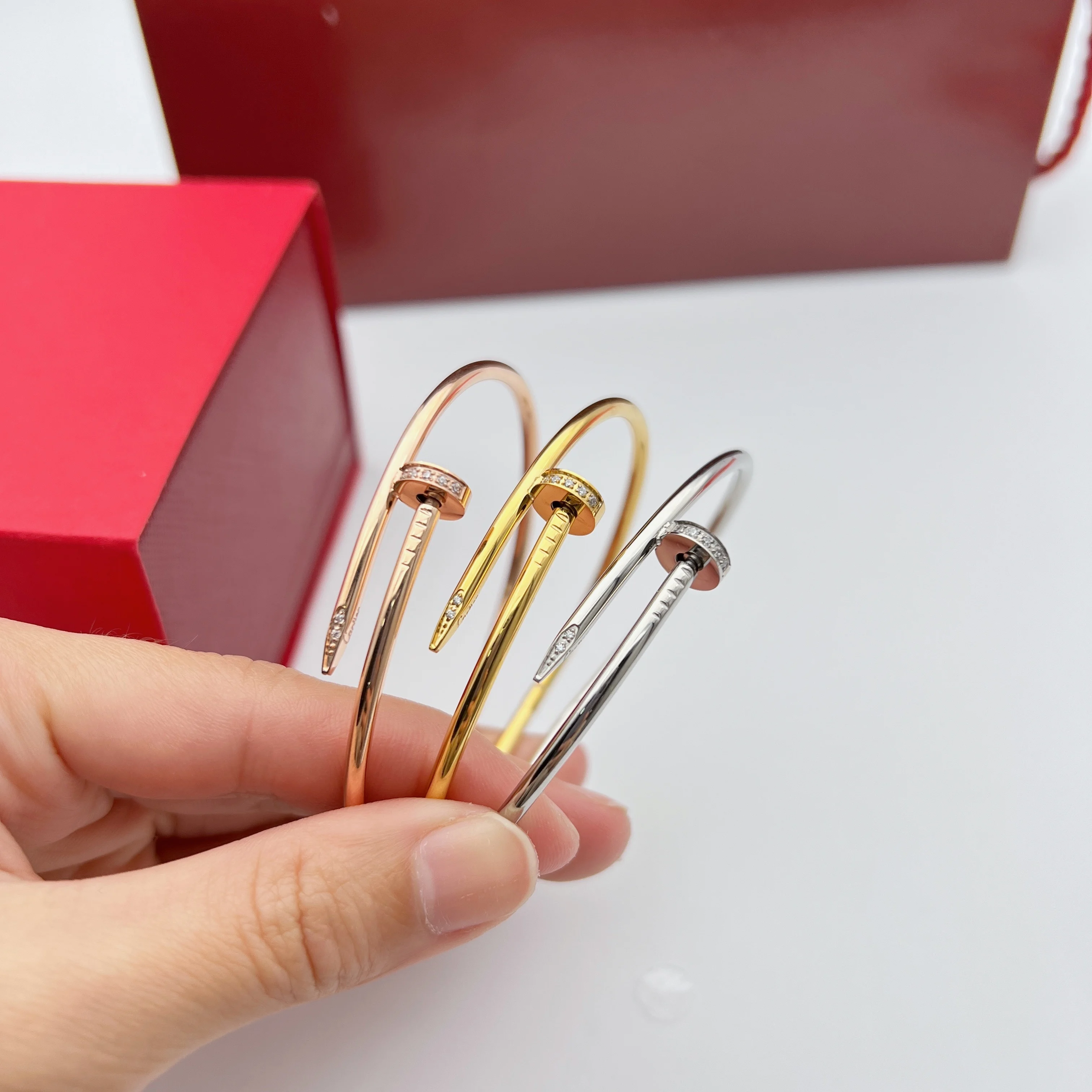 

2022 New Luxury Brand Titanium Steel Screw Bracelet Men's Women's Thin Version Couple Bracelet Fashion Elegant Romantic Zircon