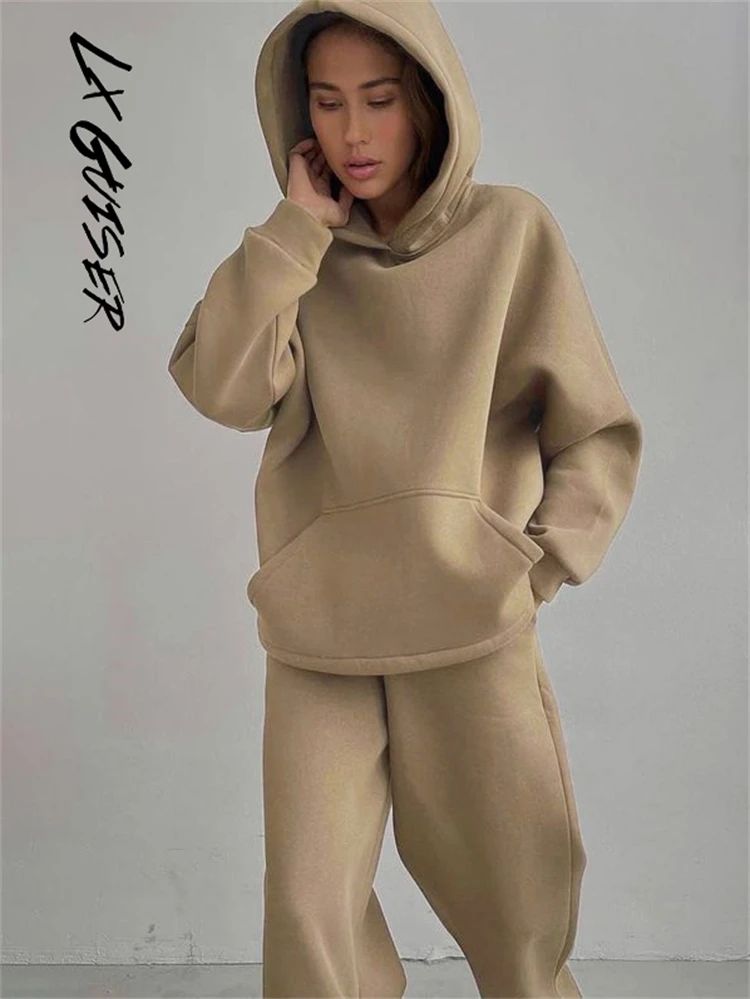 

Комплект из двух предметов женский оверсайз, с длинным рукавом и капюшоном