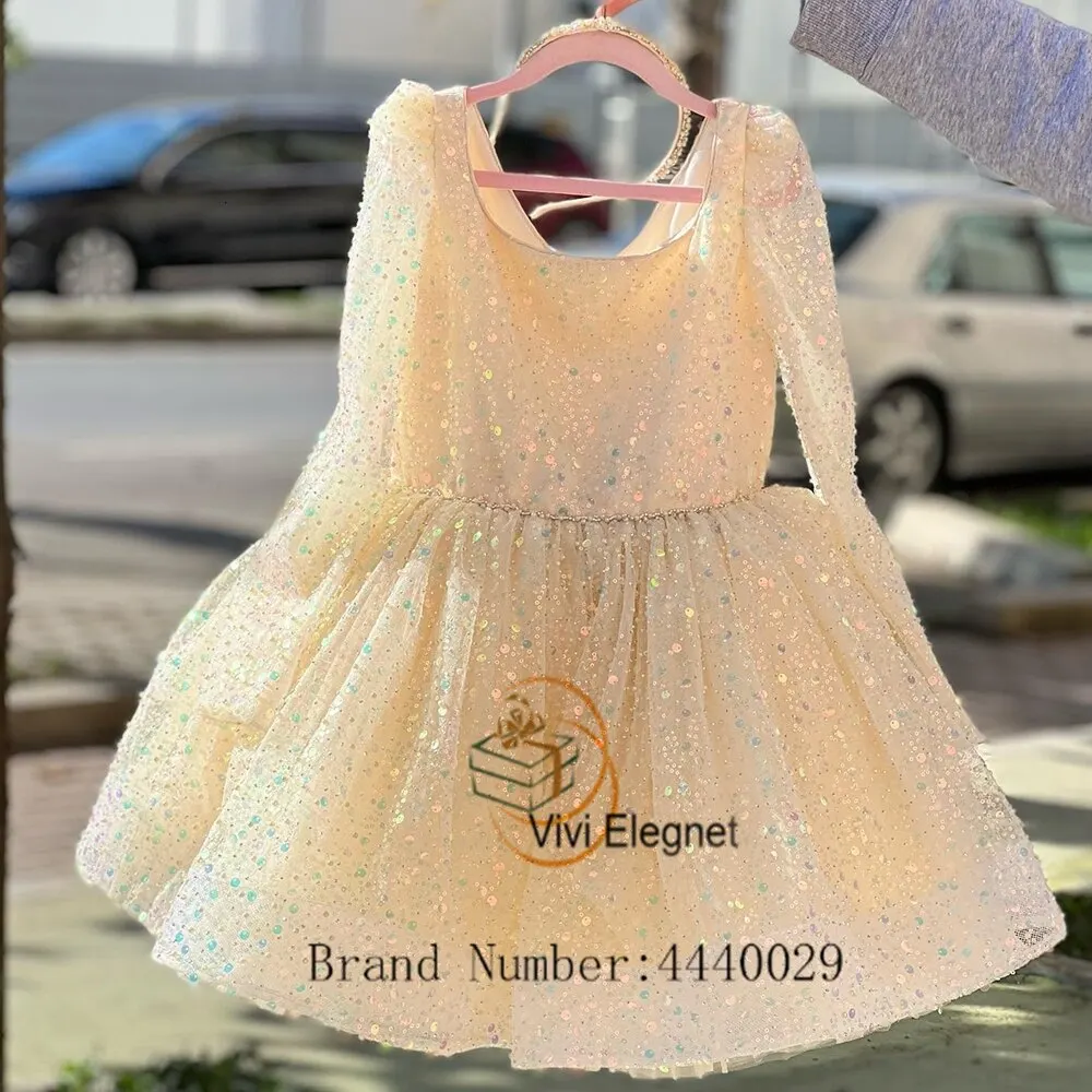 

Tiered Glitter Elegant Gold Flower Girl Dresses for Girls New 2023 Wedding Party Gowns with Sequined فساتين للحفلات الراقصة