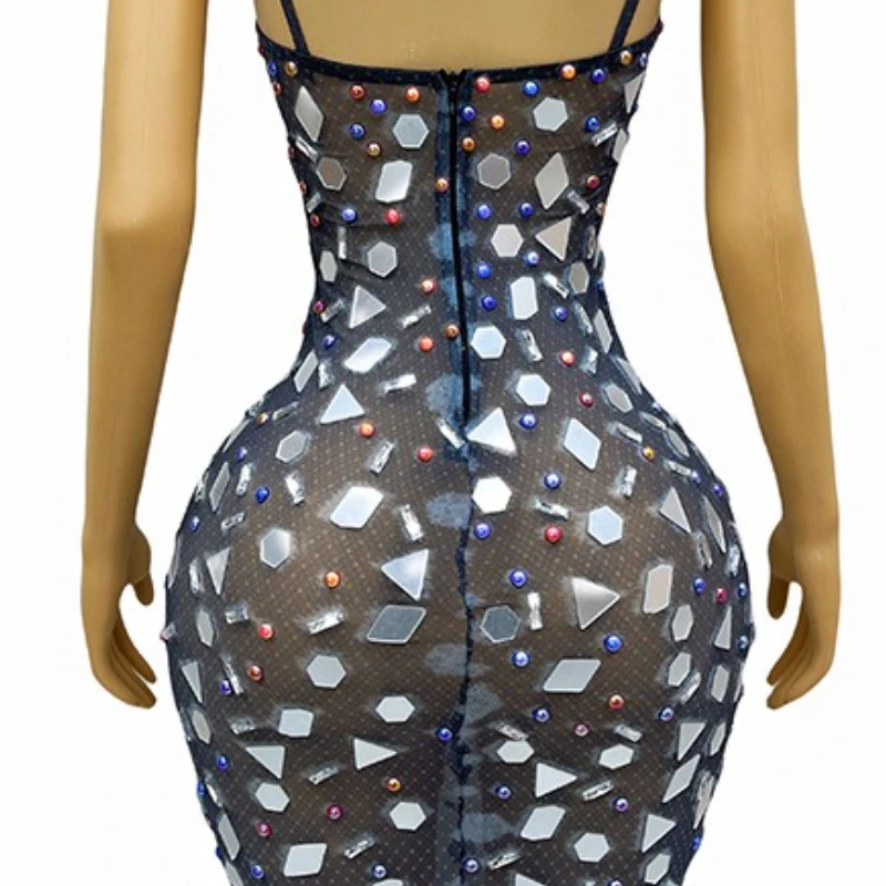 Гламурный костюм певицы с блестками на подтяжках дышащее вечернее платье