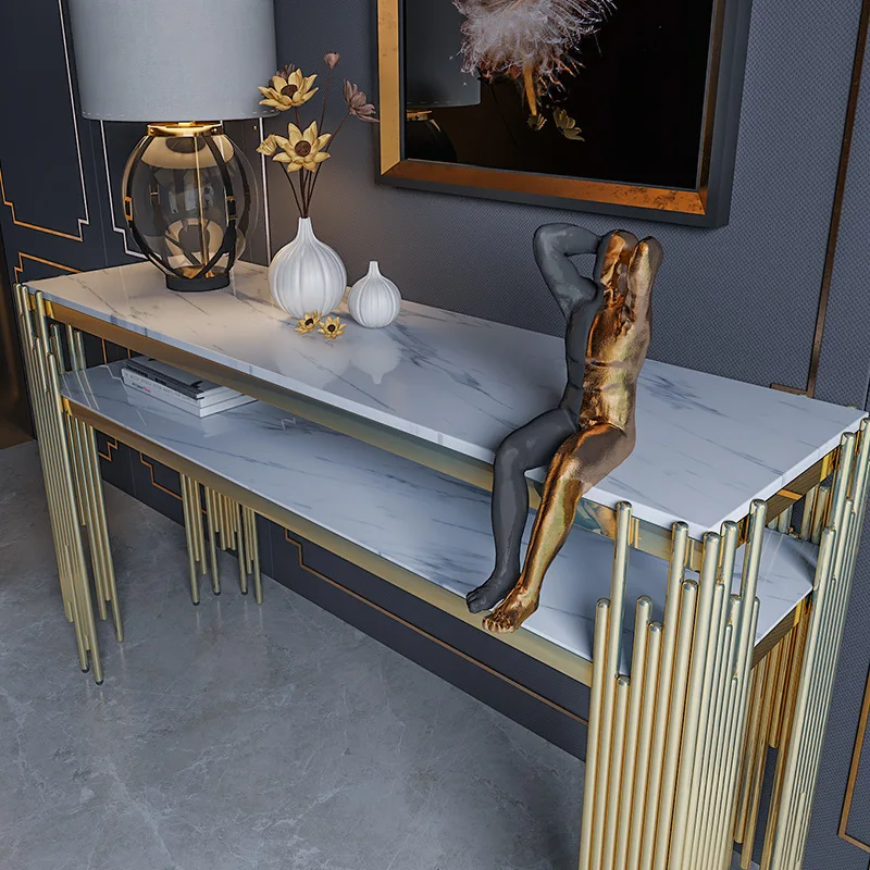 Современный простой входной стеклянный столик из нержавеющей стали у стены