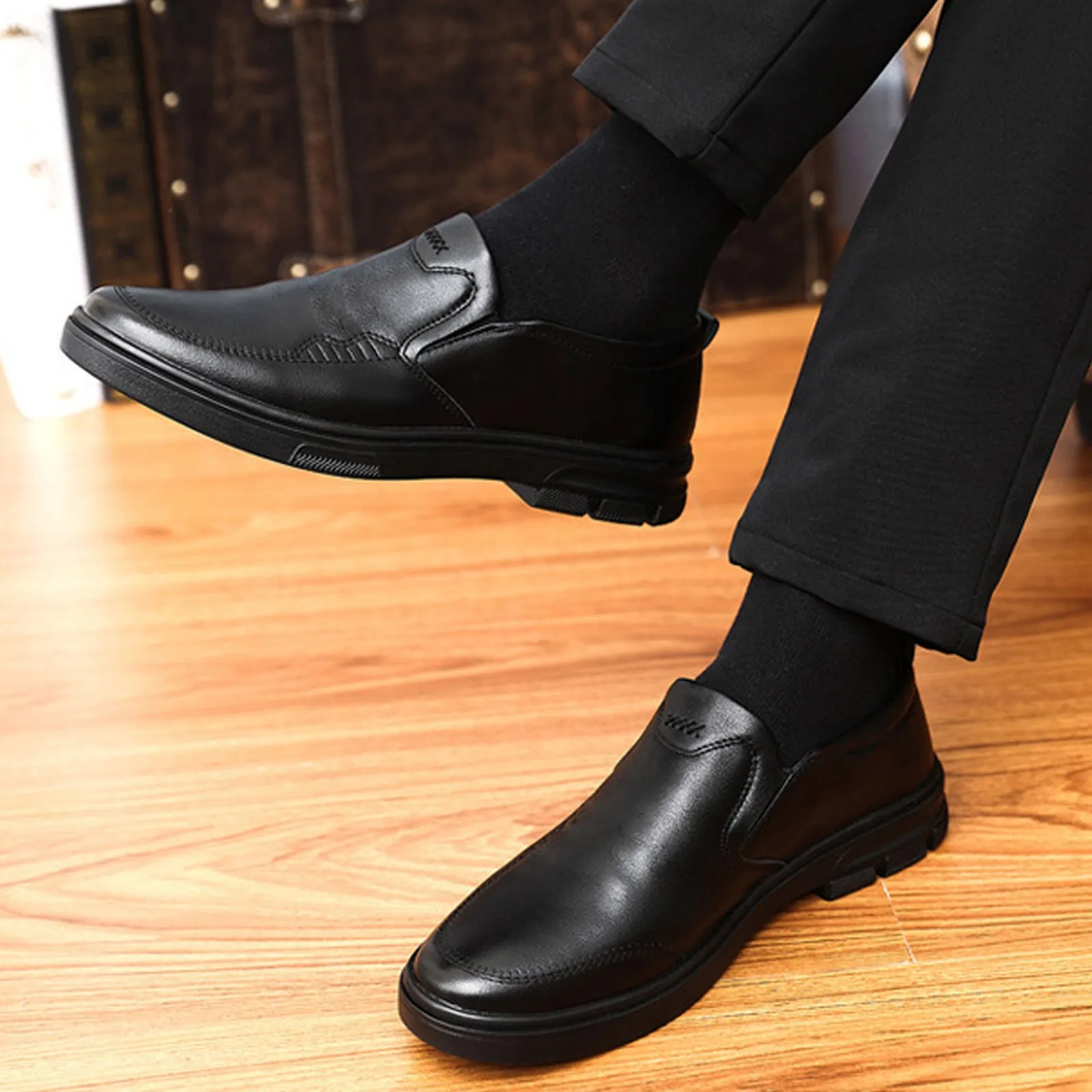 Мужская обувь кожаная повседневная на мягкой подошве с низким берцем новый стиль