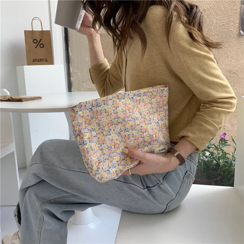 

Floral Cosmetic Bag Cotton Fabric Women Make Up Storage Pouch Japan Style Zipper Cosmetic Pouch Vintage Phone Clutch Beauty Case