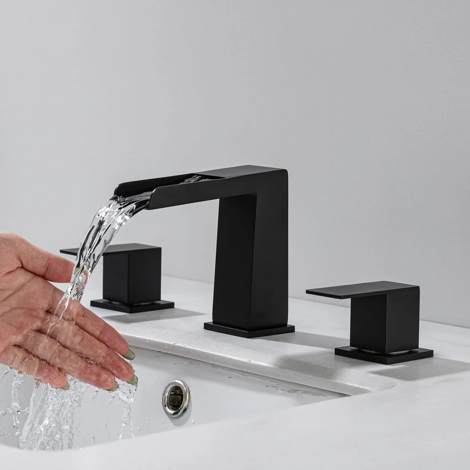 8-дюймовый широко распространенный смеситель для раковины в ванной комнате