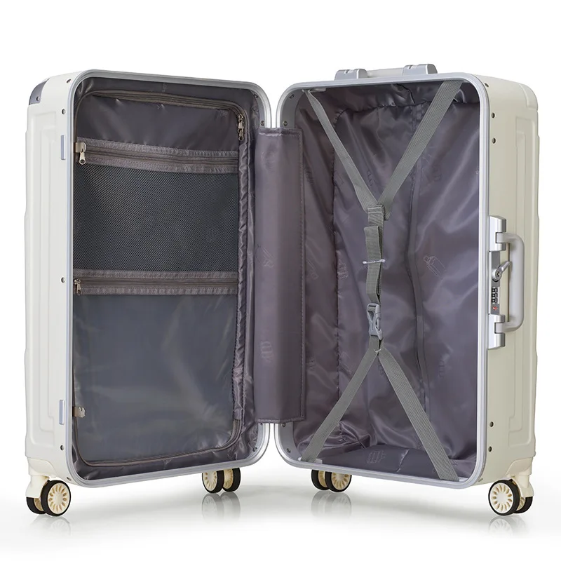 Чемодан на колесиках 20 дюймов |