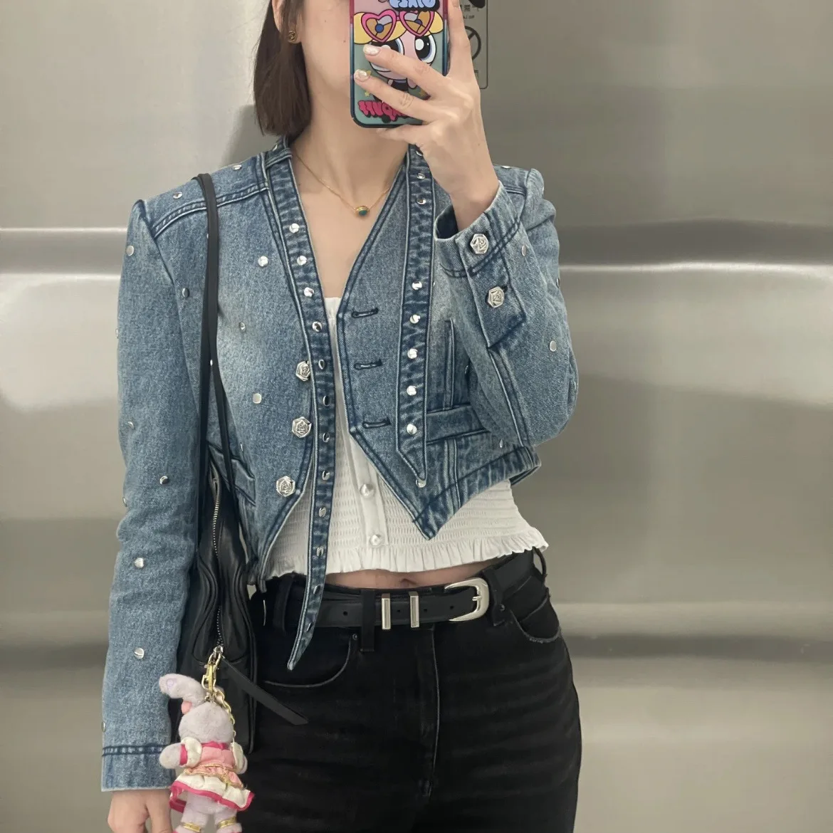 Pure Yuan Same Sle as Stars Design Джинсовое пальто с заклепками Женское осеннее новое