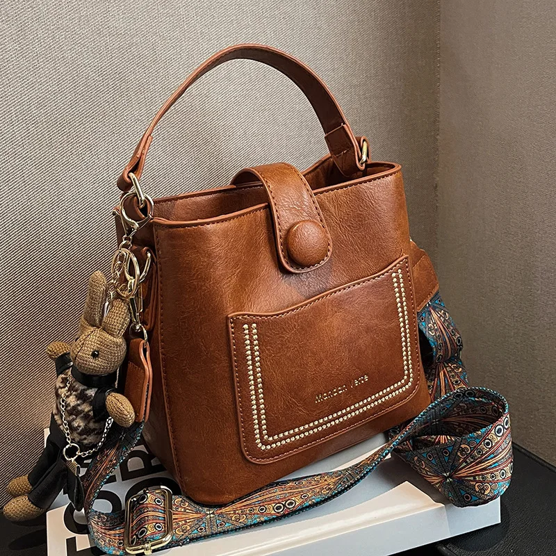 

British Style High Quality Version Of Commuter Bag Designed By A Small Crowd Advanced Wide Shoulder Messenger Bags Bucket Bag