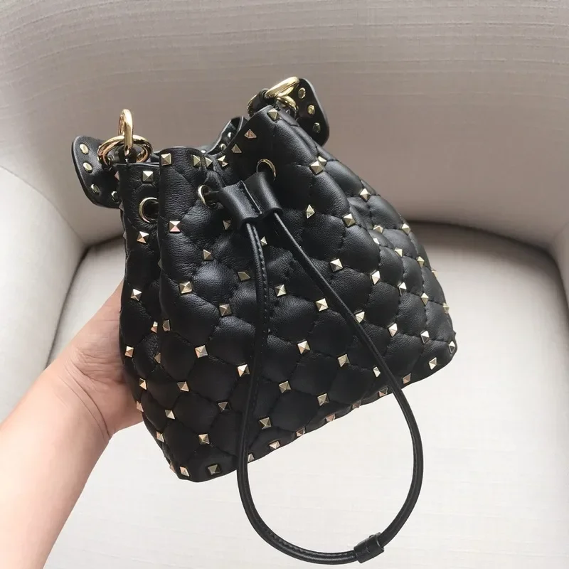 

AIOSC 2023 New Rivet Bucket Bag diamond lattice Chain Bag Sheepskin Portable Diagonal Shoulder Bag Mini Tide