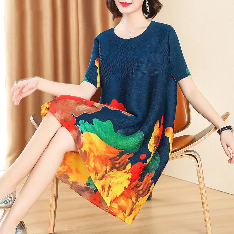 

Large size pleated dress 2022 new summer temperament casual short sleeve OL loose off-aged shaded belly A word skirt dress