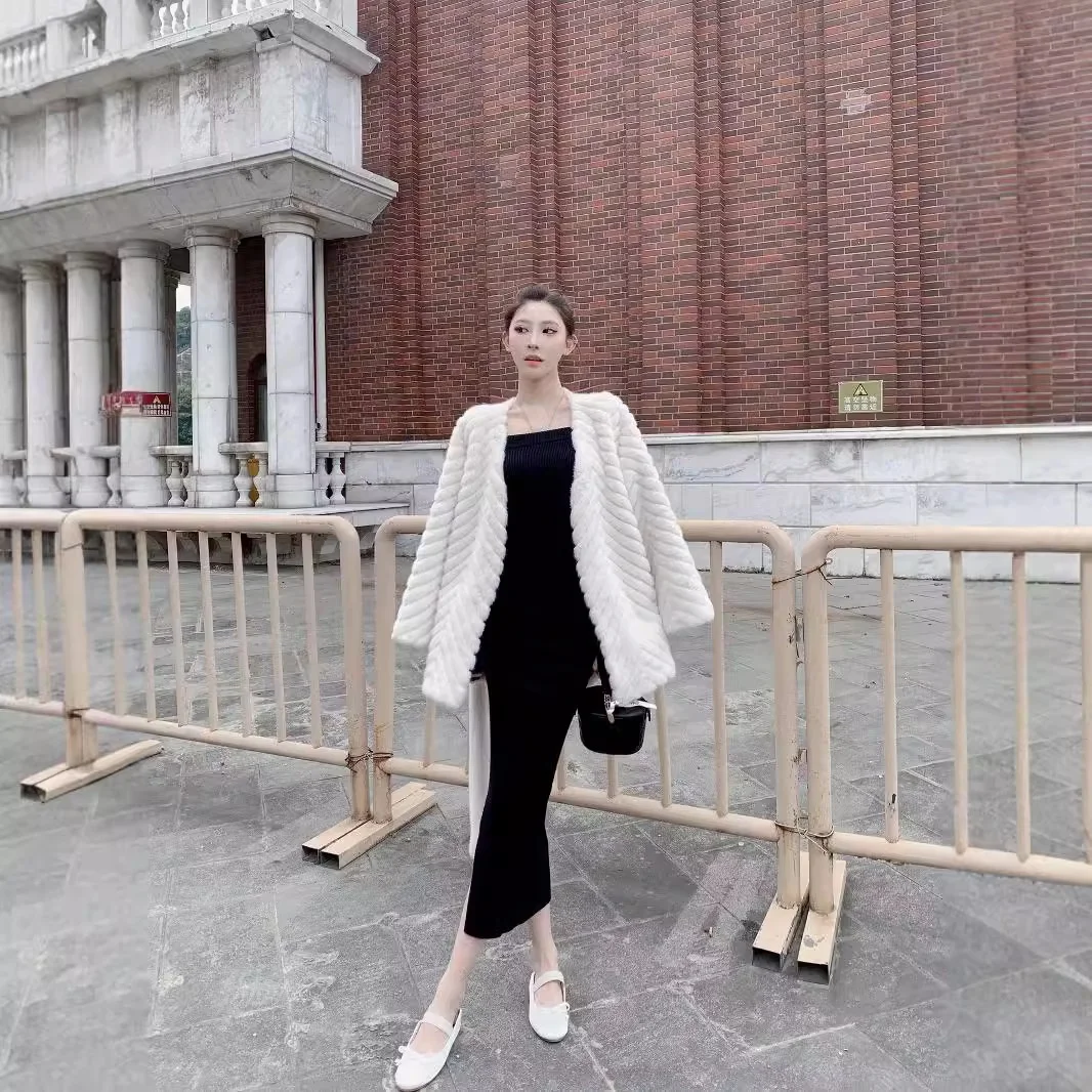 2024 зимнее новое модное плюшевое пальто из искусственной норки с v-образным