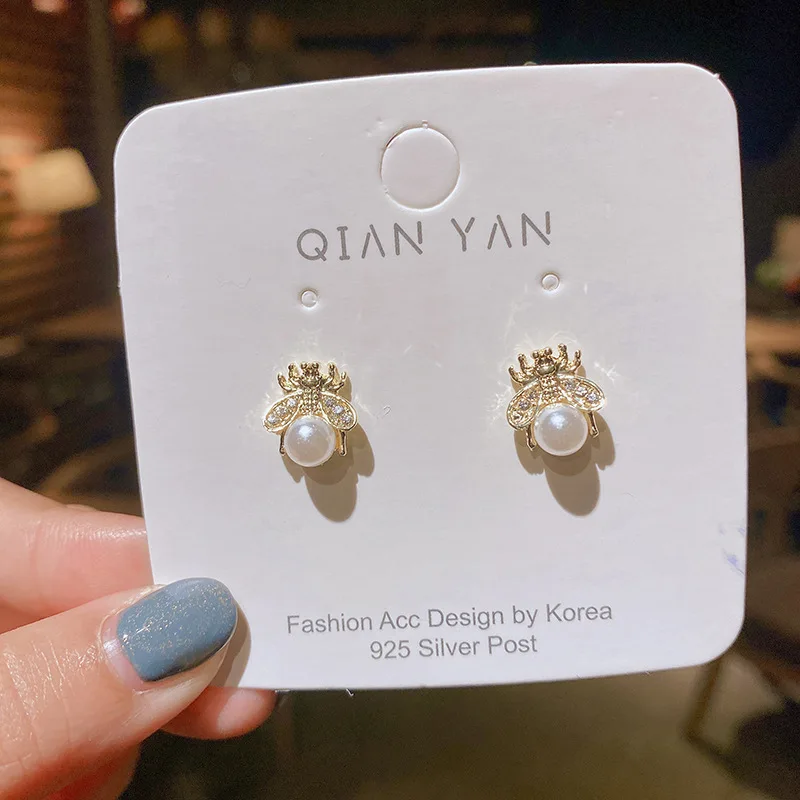 

S925 Silver Needle Simple and Small Bee Pearl Earrings Earrings Female Retro Lovely Cool Ins Small Earrings Earrings for Women