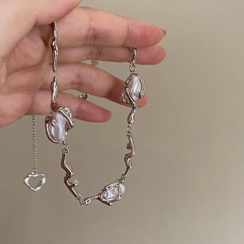 Необычное металлическое ожерелье из пресноводного жемчуга в европейском и