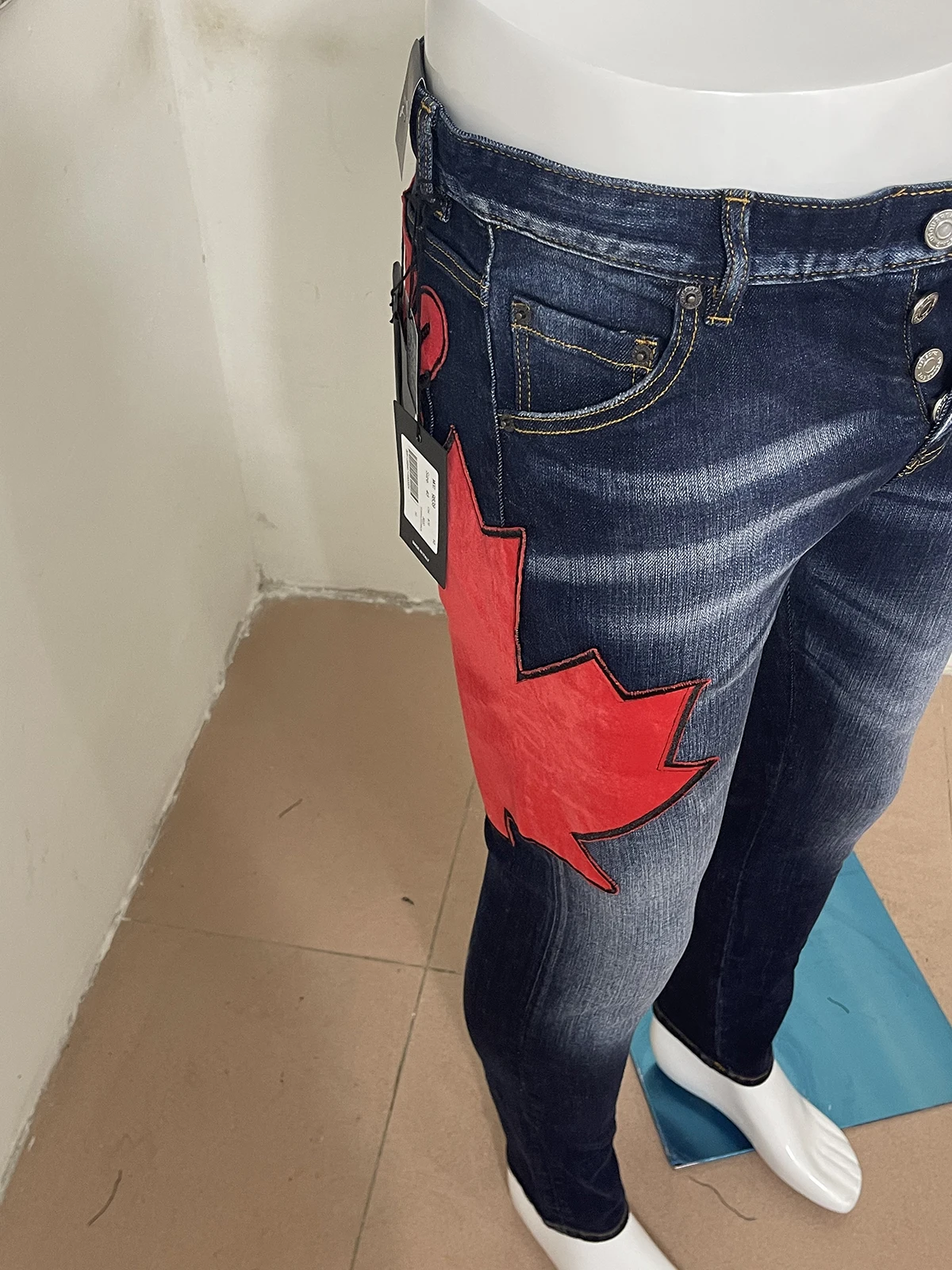 Spring/Summer 2023 new D2 jeans fashion men wash embroidered badge maple leaf fashion micro-bullet small straight tube dark